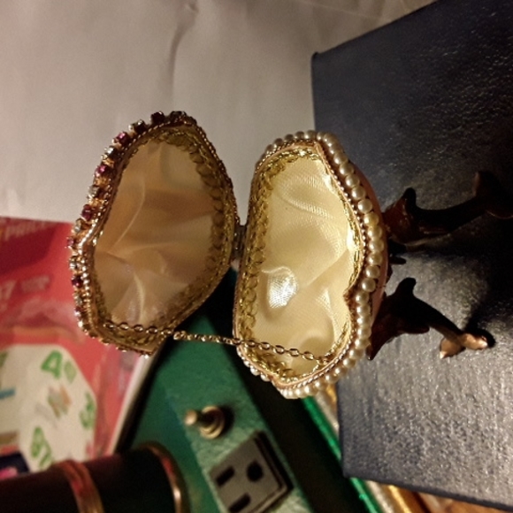 Vintage kingspoint designs egg with dolphin legs (rare) - Picture 2 of 4